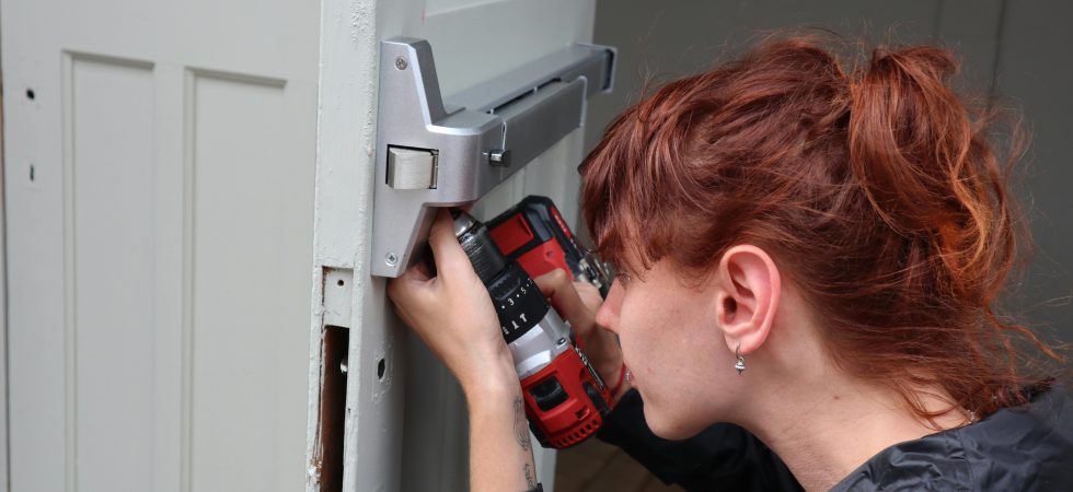 how to fix a door that won't latch