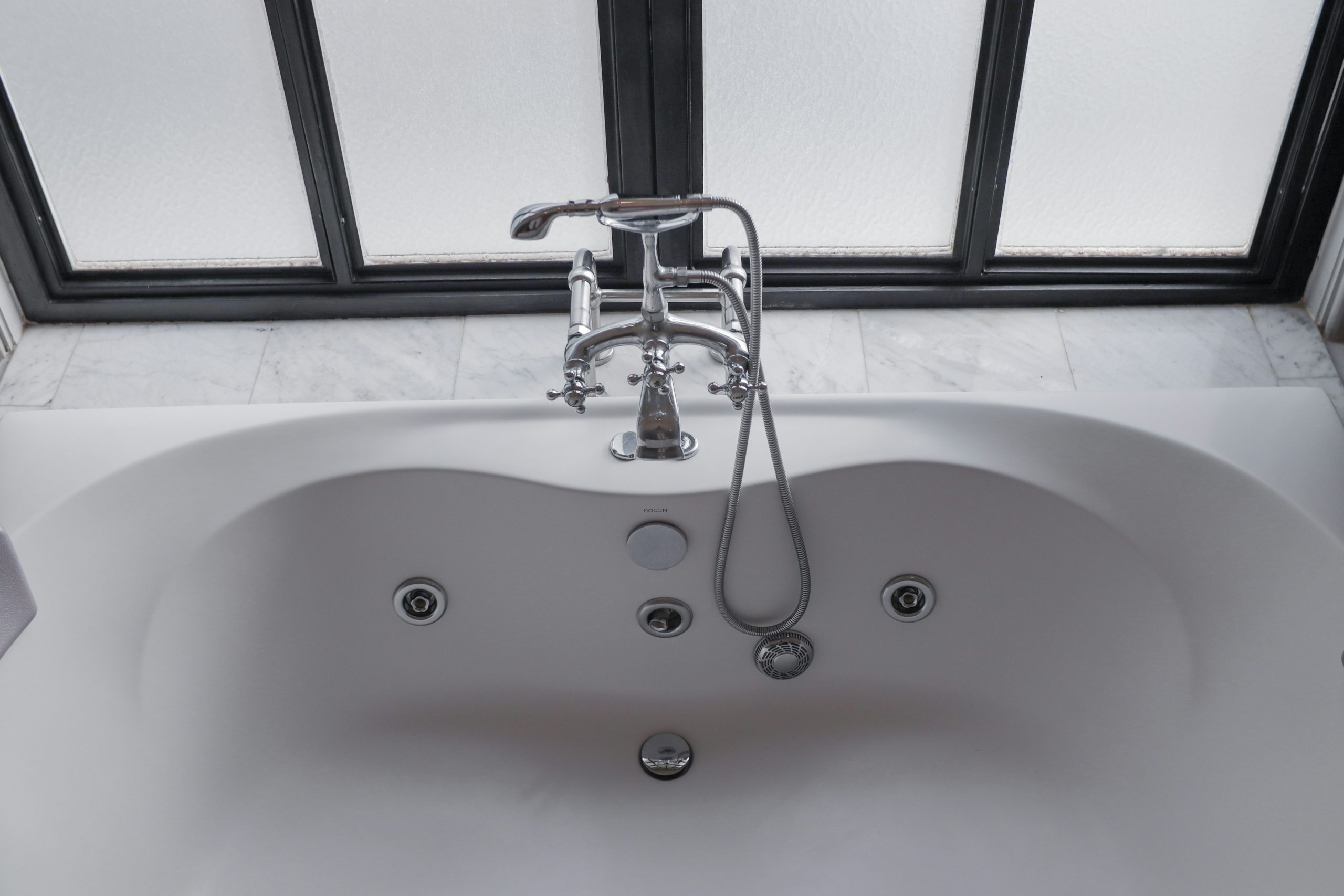 modern bathtub faucet